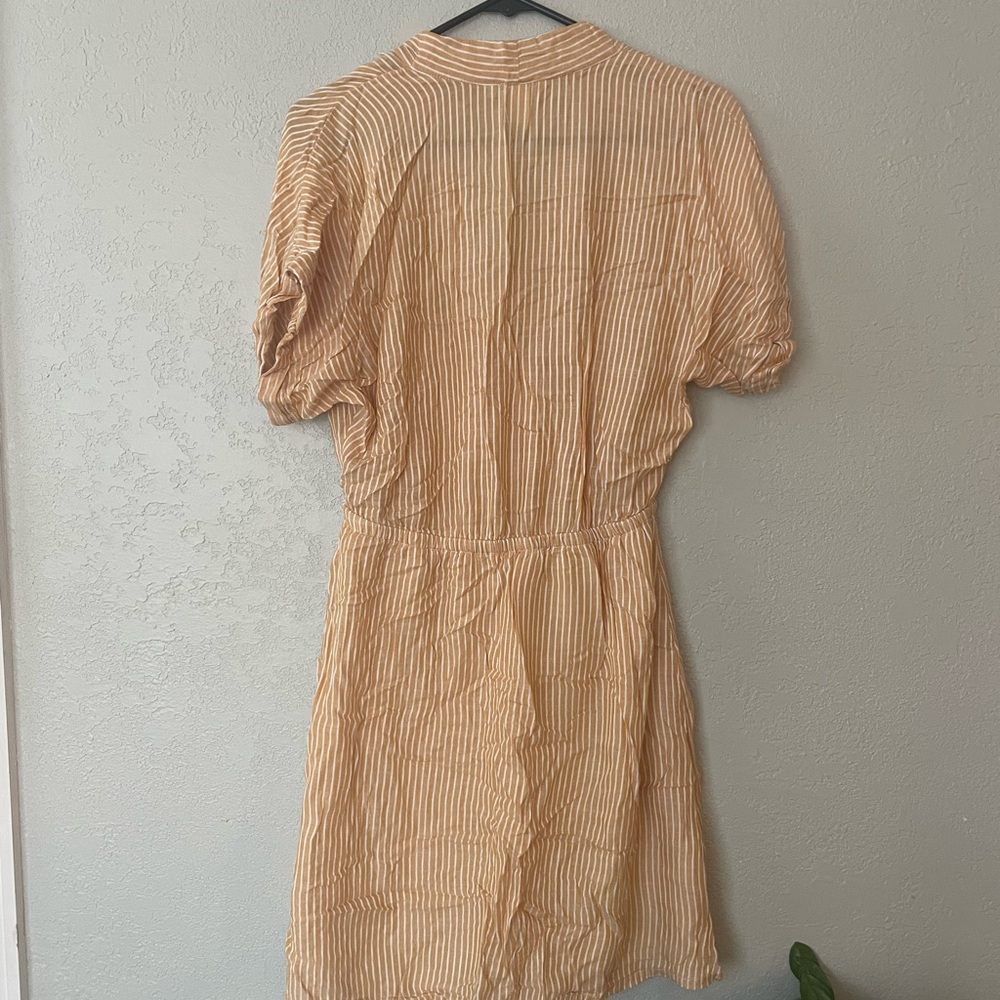 H&M peach colored tan wrap dress - Picture 4 of 4